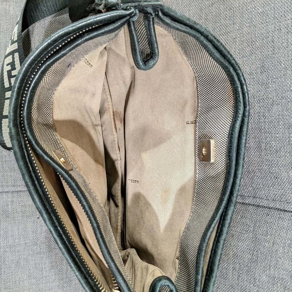 Fendi: Logo Strap Borsa Tape Monogram Mamma Zucca Crossbody Bag - Picture 12 of 14